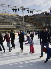 Dočasný zimní stadion za Lužánkami vyzkoušela veřejnost
