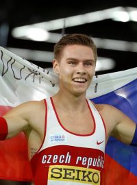 Pavel Maslák slaví triumf na halovém světovém šampionátu v Portlandu