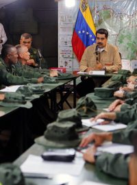 Venezuelský prezident Nicolás Maduro během pracovního setkání s veliteli vojenských složek v Caracasu