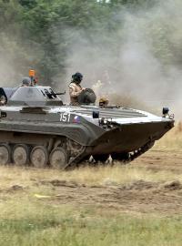 Součástí dodávky jsou bojová vozidla pěchoty BVP-1. (ilustrační foto)