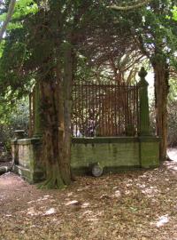 Údajný hrob Robina Hooda ve Velké Británii