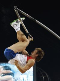 Prasklá tyč ruského atleta Dmitrije Starodubtseva na mistrovství světa v jihokorejském Tegu