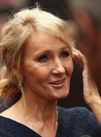 Autorka J. K. Rowlingová na slavnostním představení hry Harry Potter a prokleté dítě, první a druhá část, v Londýně 30. července 2016