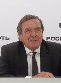Bývalý německý kancléř Schröder byl zvolen do vedení ruské firmy Rosněfť