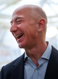 Zakladatel Amazonu Jeff Bezos při otvírání The Spheres