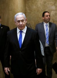 Izraelský premiér Netanjahu před jednáním parlamentu