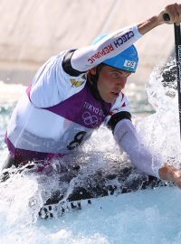 Český kanoista Lukáš Rohan bojuje s vodou a brankami v Tokiu. Nakonec dojel druhý a pro Česko vybojoval první medaili.