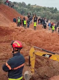 K chlapci, který je v Maroku od úterý ve 32metrové studni, se blíží záchrana