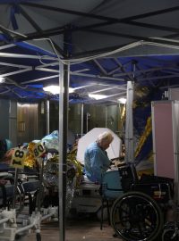 Hongkongské nemocnice v posledních týdnech neúměrně zatížila vlna nákaz posílená variantou omikron