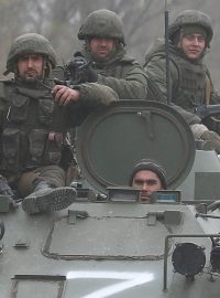 Proruští vojáci na cestě do Mariupolu