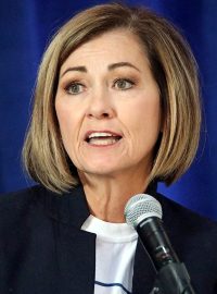 Republikánská guvernérka Iowy Kim Reynoldsová