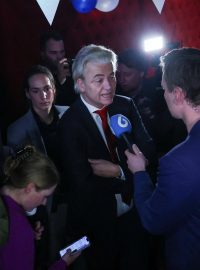 Strana pro svobodu dlouholetého odpůrce islámu Geerta Wilderse získala dvacet tři a půl procenta hlasů