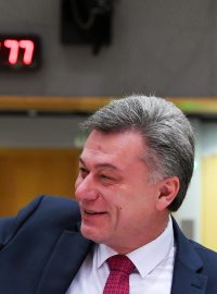 Jakožto předseda Rady EU, na které se sešli ministři spravedlnosti, zvonečkem zahajoval Blažek své poslední formální předsednické jednání