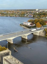 Most přes řeku Narva spojující Estonsko a Rusko