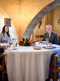 Premiér Petr Fiala s manželkou Janou na Pražském hradě poobědvali s prezidentem Petrem Pavlem a jeho chotí Evou