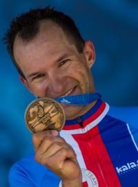 Cyklista Jan Bárta s bronzovou medailí z časovky na Evropských hrách v Minsku