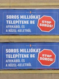 Billboardy &quot;Stop Soros&quot; před jarními maďarskými parlamentními volbami (archivní foto).