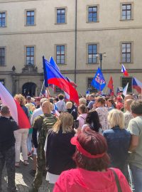 Protivládní demonstrace na pražském Malostranském náměstí 8. července 2022