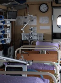 Interiér vagonu Medevacu, který je součástí nemocničního vlaku, který slouží k evakuaci raněných civilistů z měst v blízkosti bojových zón do nemocnic v západních regionech