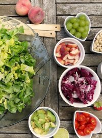 Salát, ovoce, zelenina, dieta (ilustrační foto)