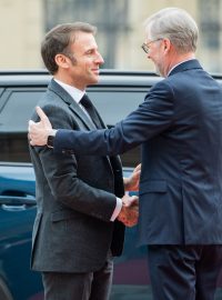 Premiér Petr Fiala vítá francouzského prezidenta Emmanuela Macrona