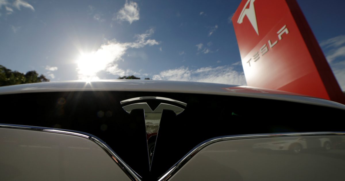 Fagforeningene annonserte utvidelsen av demonstrasjonen mot bilprodusenten Tesla fra Sverige til Danmark.  Norge kunne følge med |  iRADIO