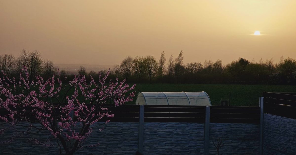 Písek z pouště v Česku? ‚V jarních měsících to bývá časté,‘ připomíná Brzezina z meteorologického ústavu