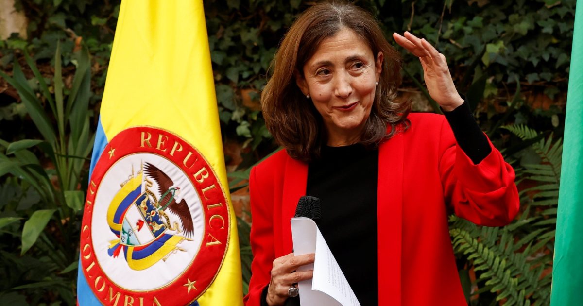 Elle a été détenue pendant six ans, maintenant elle est candidate à la présidence de la Colombie. Qui est marié à Ingrid Betancourt ?