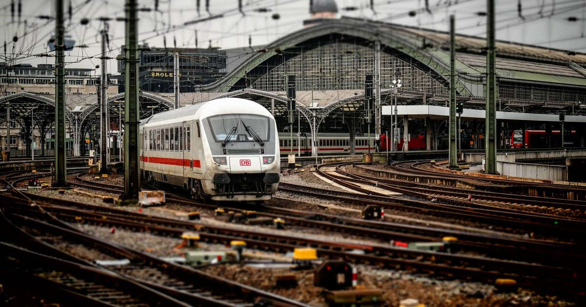 Den deutschen Bahnen droht Sabotage.  Jemand hat Kabel in Hamburg verbrannt, keine Züge nach Berlin |  iRADIO