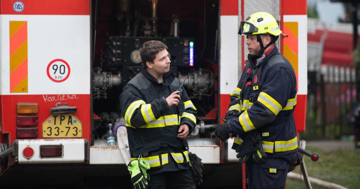 Die Feuerwehr von Hřensk wurde um weitere 150 Kameraden verstärkt.  Auch aus Deutschland wartet Verstärkung für das nächste Shootout.  iRADIO