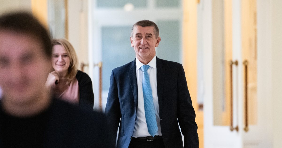 Babiš nebyl na hlasování o nedůvěře vládě. Podle Schillerové má virózu, šéf ANO přiznal tři ‚vaječňáky‘