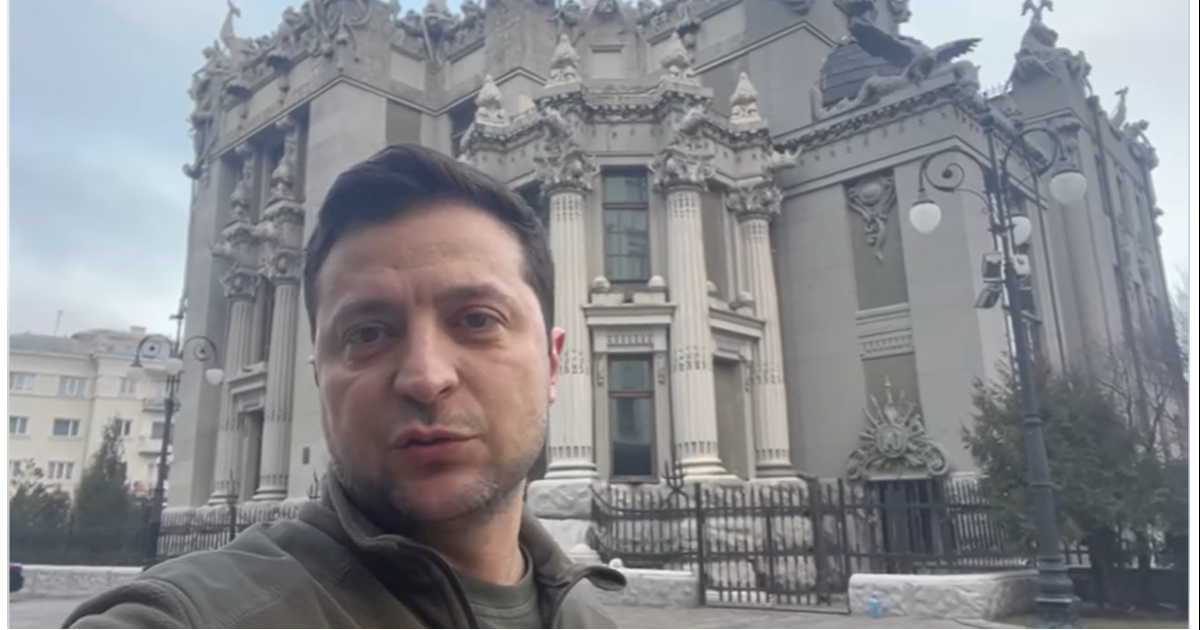 Zelensky à Kiev : les fausses nouvelles se répandent.  La vérité est que nous ne déposons pas nos armes, nous défendons notre pays et nos enfants iROZHLAS