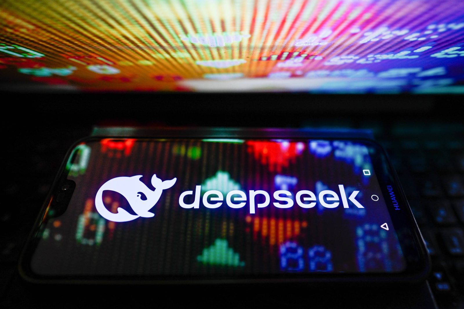 DeepSeek způsobil paniku. Celý sektor je pod tlakem, pořád hledáme využití, kritizuje novinář