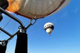 Tři desítky horkovzdušných balonů zaplnily nebe nad vodní nádrží Rozkoš