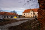 Chátrající zámek Bzí u Dolního Bukovska na Českobudějovicku začalo opravovat architektonické studio Loxia