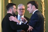 Ukrajinský prezident Volodymyr Zelenskyj, prezident Francie Emmanuel Macron a britský premiér Keir Starmer na summitu v Londýně