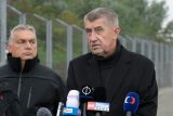 Zleva maďarský premiér Viktor Orbán a český premiér Andrej Babiš na maďarsko-srbské hranici