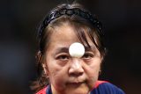 Chilská stolní tenistka Zhiying Zeng původem z Číny v souboji s Marianou Sahakian z Libanonu během zápasu úvodního kola