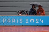 Na většině pařížských kurtů se nehrálo kvůli dešti