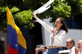 Vůdkyně venezuelské opozice María Corina Machadová hovoří během protestu proti výsledkům voleb, které vyhlásila vláda prezidenta Nicoláse Madura poté, co byl prohlášen vítězem voleb