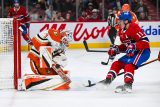 Brankář Lukáš Dostál z Anaheim Ducks v zápas proti Montreal Canadiens