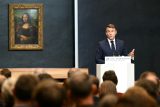 Francouzský prezident Emmanuel Macron představuje plán renovace muzea Louvre