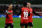 Hráč Bayeru Leverkusen slaví gól do sítě pražské Sparty