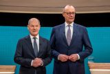 Německý sociálnědemokratický kancléř Olaf Scholz a předák opoziční konzervativní unie CDU/CSU Friedrich Merz se střetli v nedělní debatě