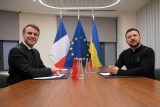 Emmanuel Macron a Volodymyr Zelenskyj