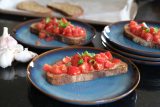 Bruschetta je vlastně obyčejná topinka, až Římané ji posunuli do kulinářského nebe