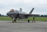 F-35 Lightning II disponuje rozsáhlým arsenálem, který může být tvořen variací raket vzduch-země, vzduch-vzduch, protitankových střel nebo pumami menších a středních velikostí