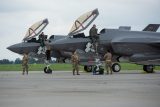 Na letišti v Mošnově na Novojičínsku přistály tři letouny F-35A Lightning II amerických vzdušných sil. Podobné stroje chce koupit i Česko