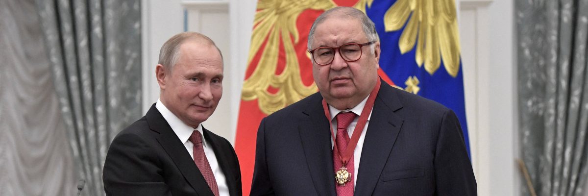 Ališer Usmanov (vpravo) s Vladimirem Putinem v listopadu 2018