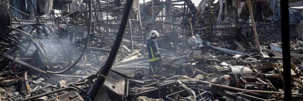 Po ruském útoku na hypermarket v Charkově opět stoupl počet obětí